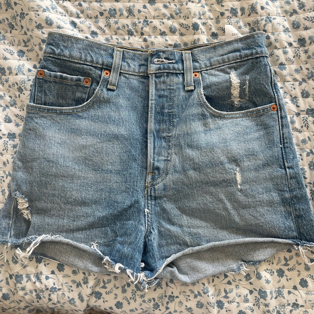 Levi’s ribcage short size 27